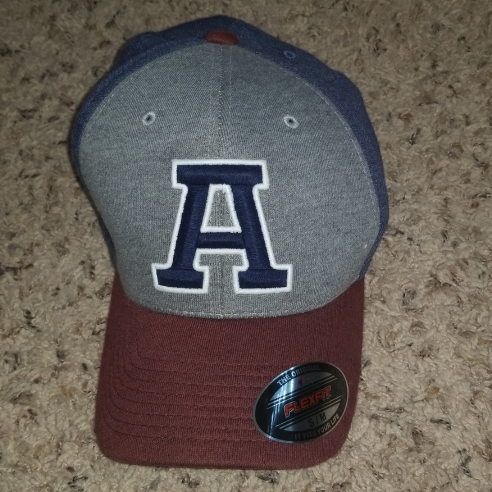 A letter baseball cap